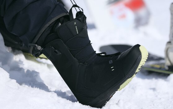 How to put on your snowboard boots INTERSPORT Rent